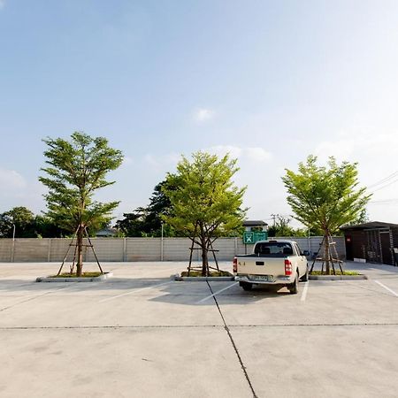 Le Lert Hotel Ratchaburi Esterno foto