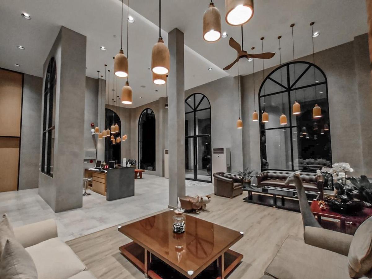 Le Lert Hotel Ratchaburi Esterno foto