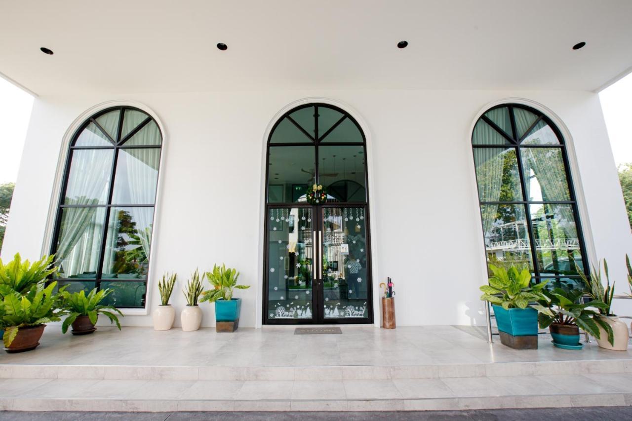 Le Lert Hotel Ratchaburi Esterno foto