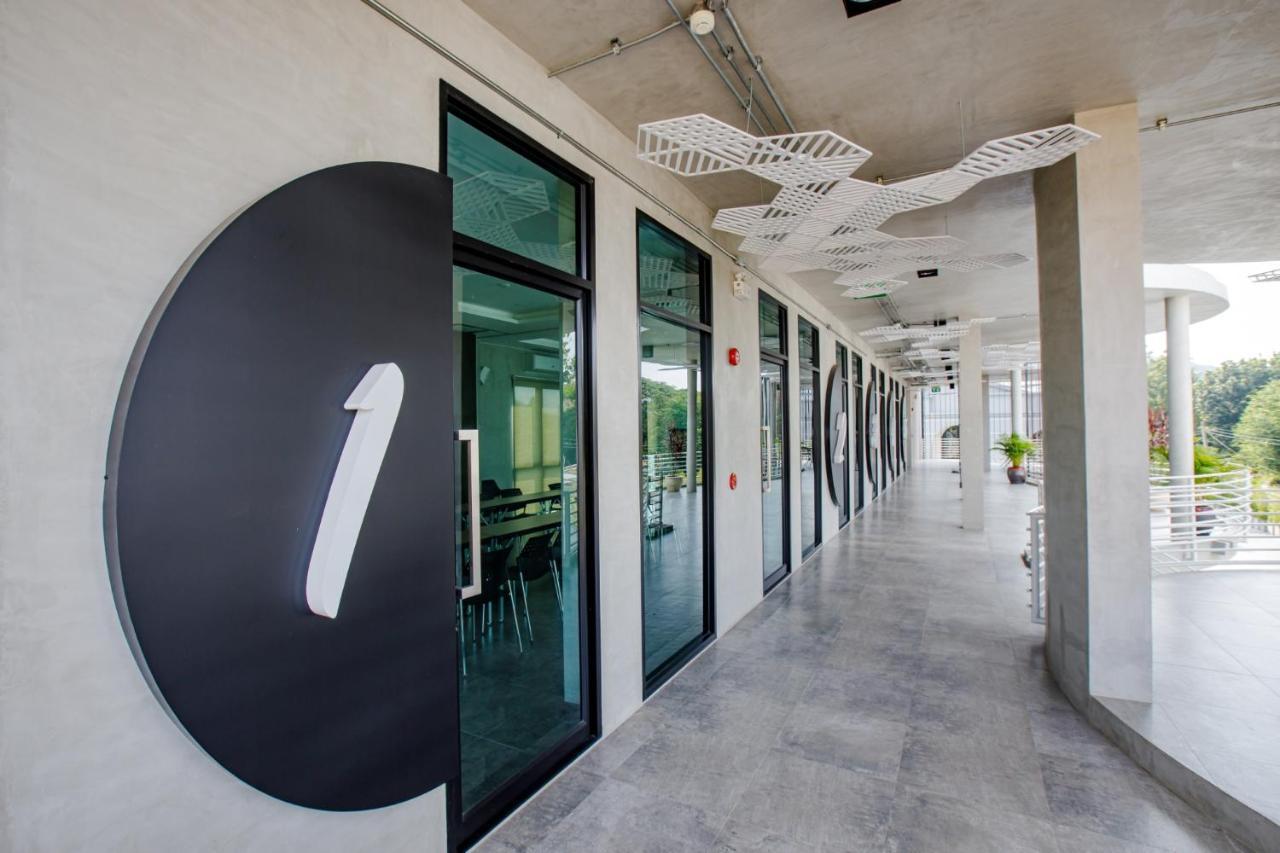 Le Lert Hotel Ratchaburi Esterno foto