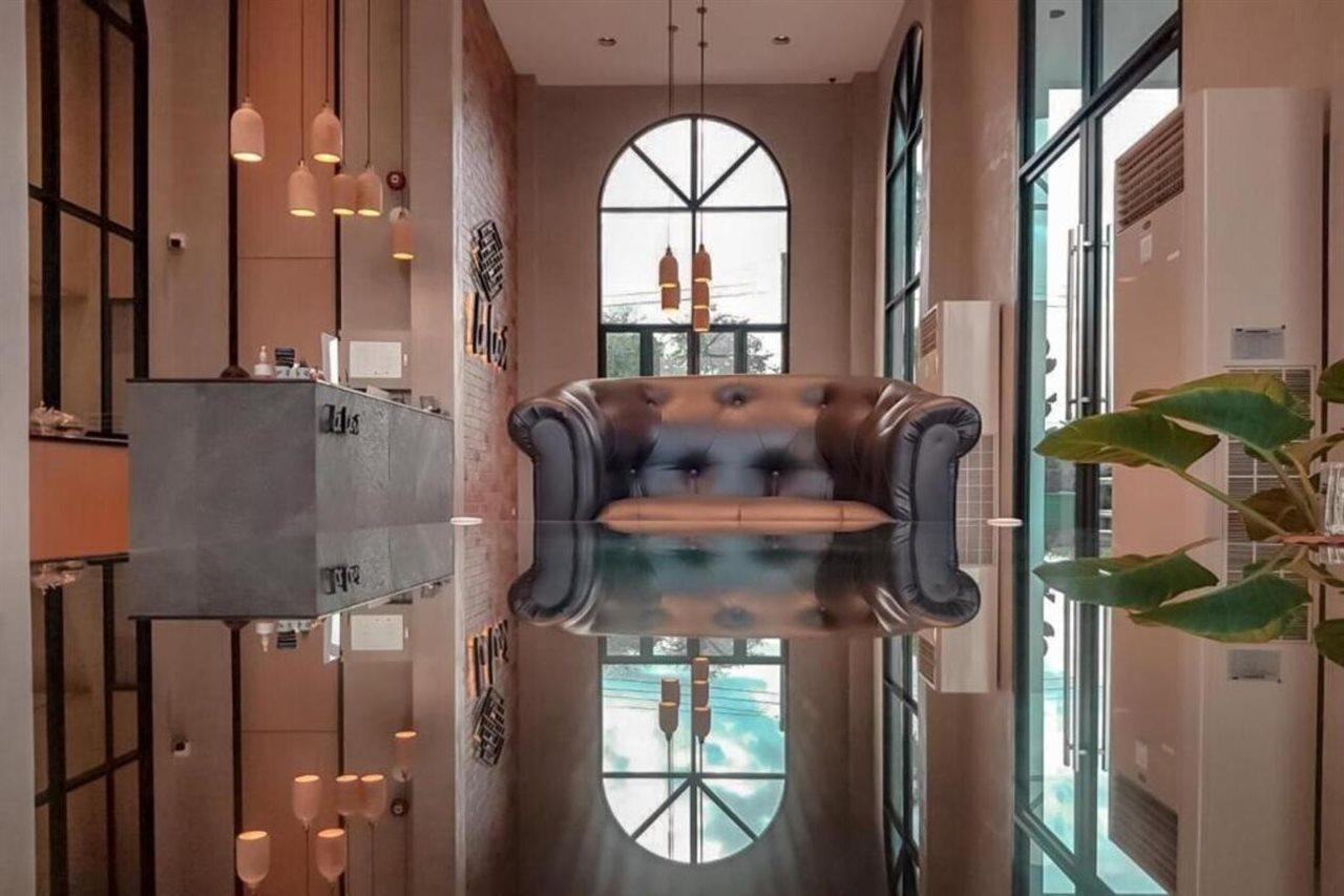 Le Lert Hotel Ratchaburi Esterno foto